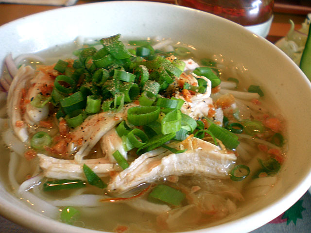 フォー。残念ながらパクチーは無い。