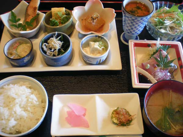 はなれの台所　凛