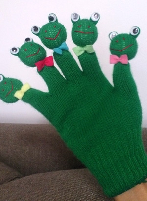 講座で作ったカエル。ぶさいくで子もお気に入り。