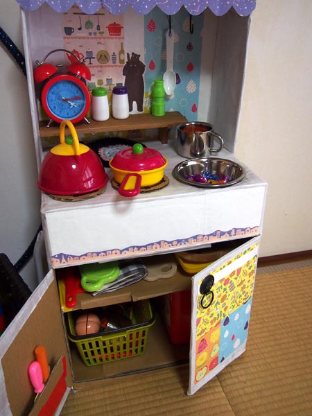 扉を開けると段ボール感が出ますなぁ。